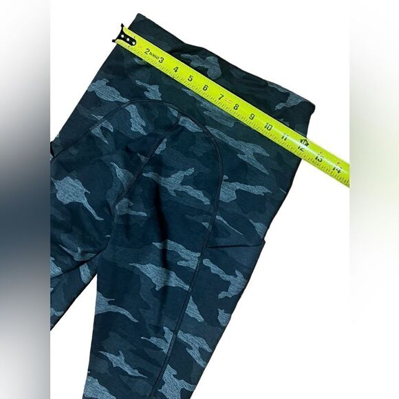 ATHLETA Ultimate Stash Pocket Camo 7/8 Tight Leggings size XS - Picture 5 of 5